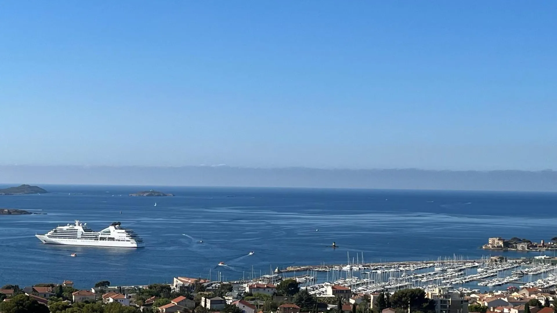 Vue Epoustouflante Sur Bandol & La Mer 2 Pieces, Piscine Tout Confort 4 Etoiles, Tres Calme, Terrasse Spacieuse Sans Vis A Vis, Parking Prive Residence Standing