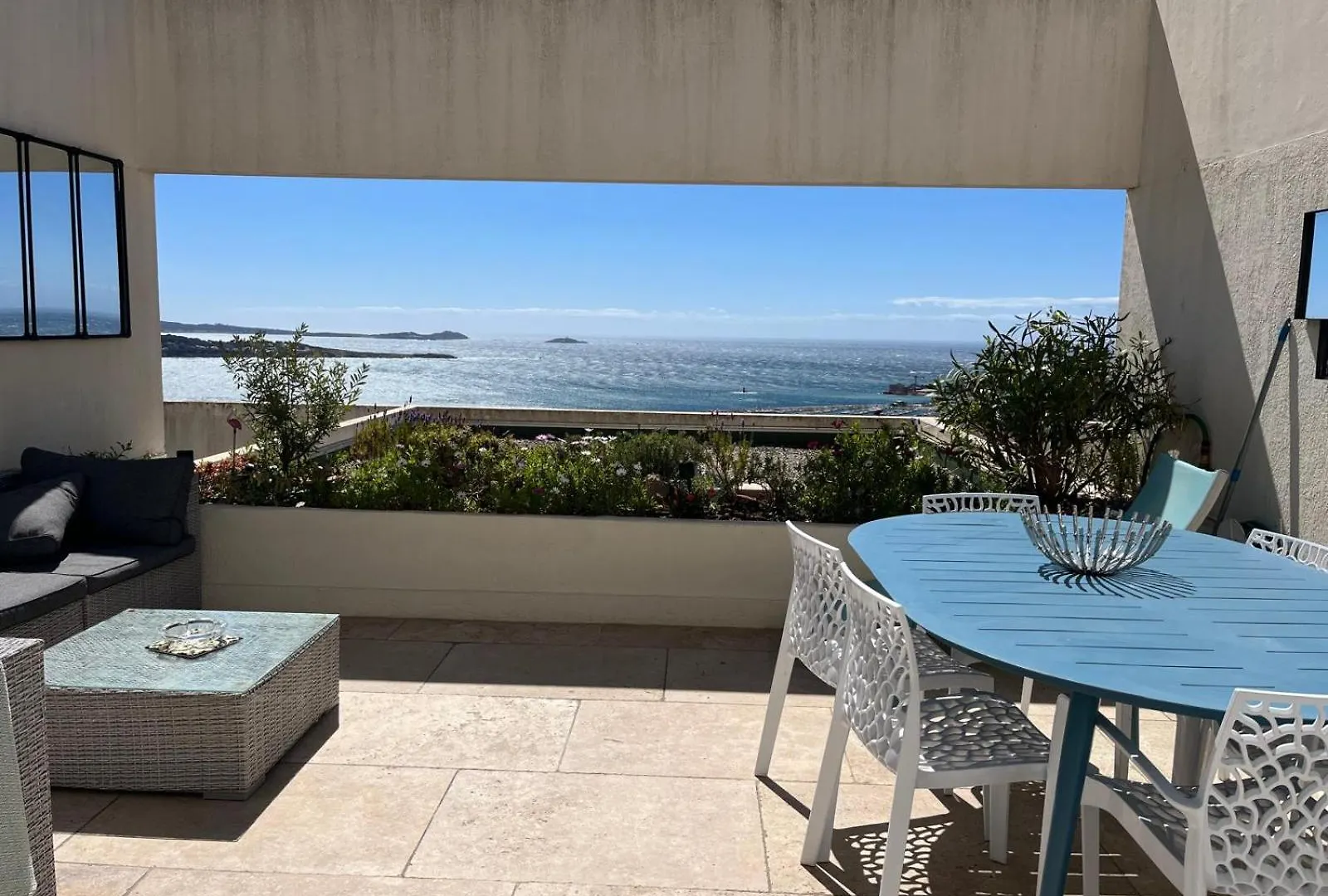 Vue Epoustouflante Sur Bandol & La Mer 2 Pieces, Piscine Tout Confort 4 Etoiles, Tres Calme, Terrasse Spacieuse Sans Vis A Vis, Parking Prive Residence Standing 0*,